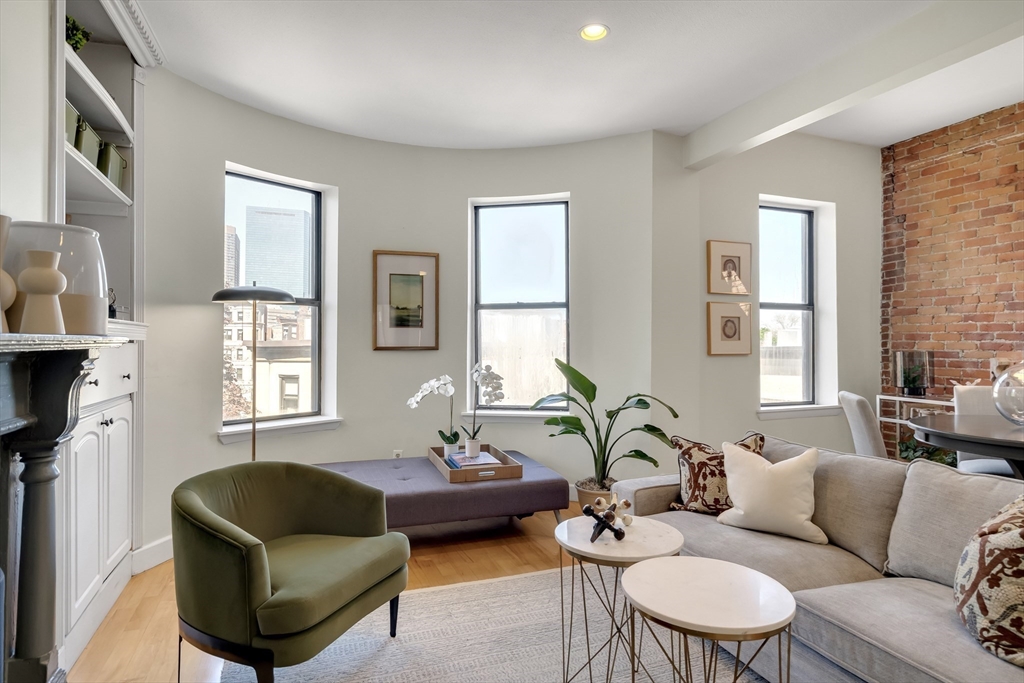 5 Albemarle St # 5