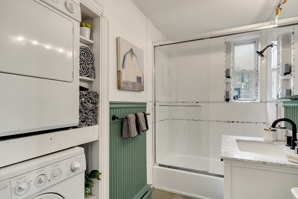5 Albemarle St # 5