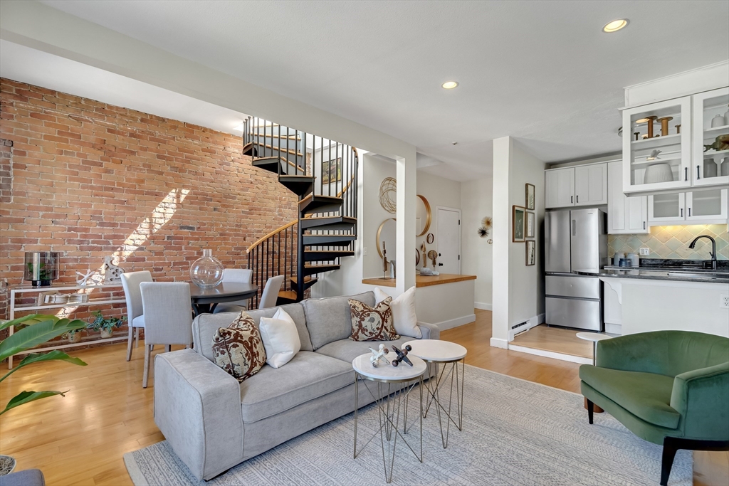 5 Albemarle St # 5