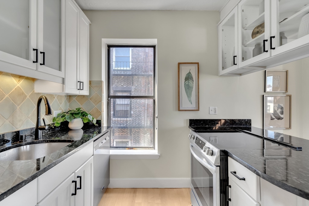 5 Albemarle St # 5