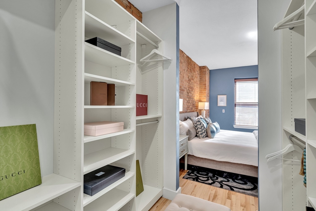 5 Albemarle St # 5