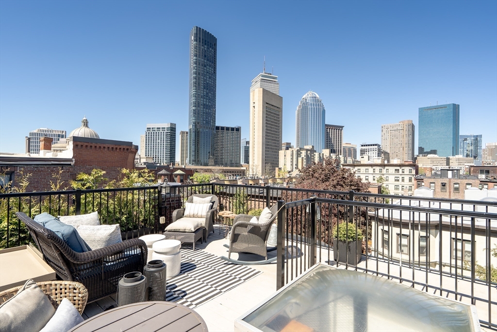 5 Albemarle St # 5