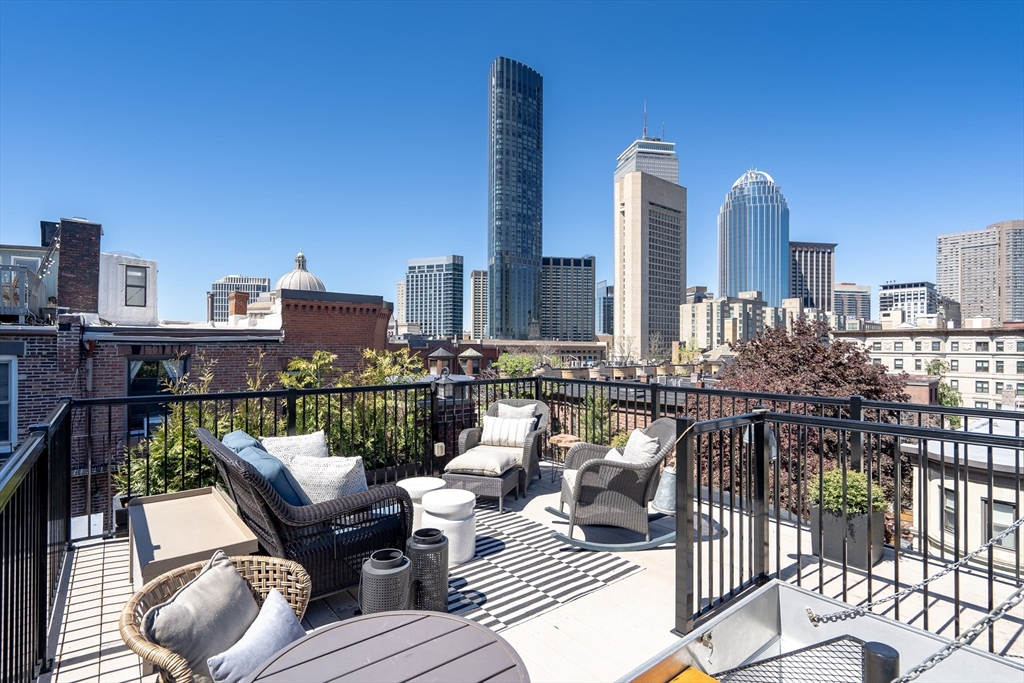 5 Albemarle St # 5