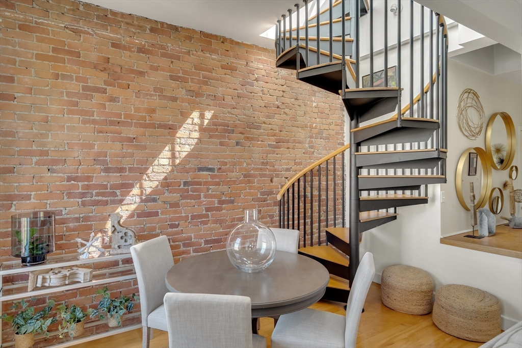 5 Albemarle St # 5