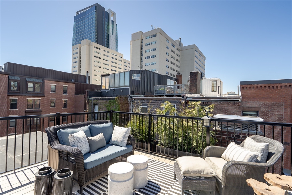 5 Albemarle St # 5