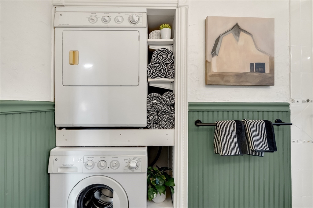 5 Albemarle St # 5