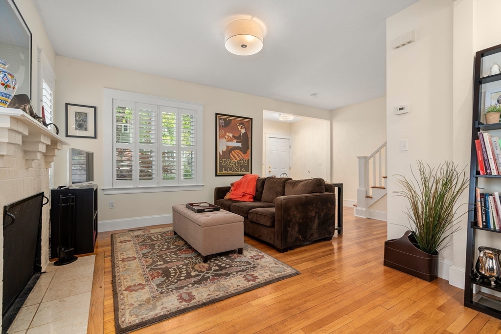 10-12 Richardson Ave # 2