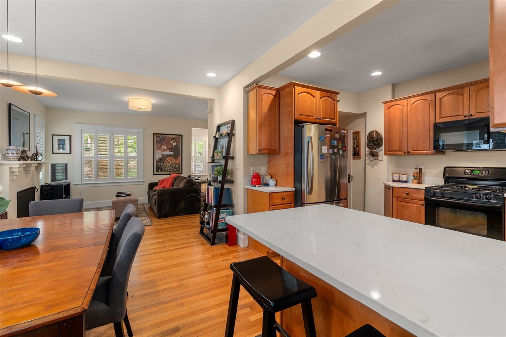 10-12 Richardson Ave # 2