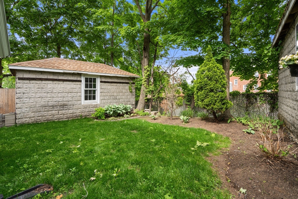 10-12 Richardson Ave # 2
