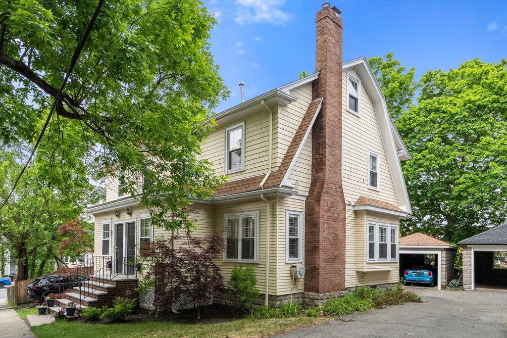 10-12 Richardson Ave # 2