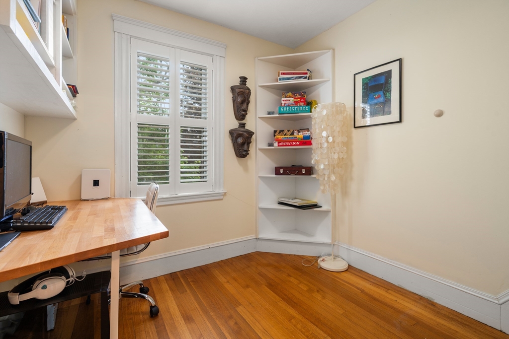 10-12 Richardson Ave # 2