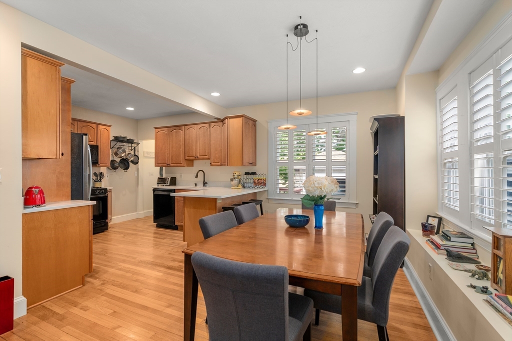 10-12 Richardson Ave # 2