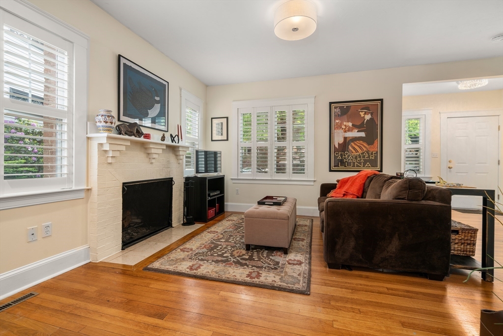 10-12 Richardson Ave # 2
