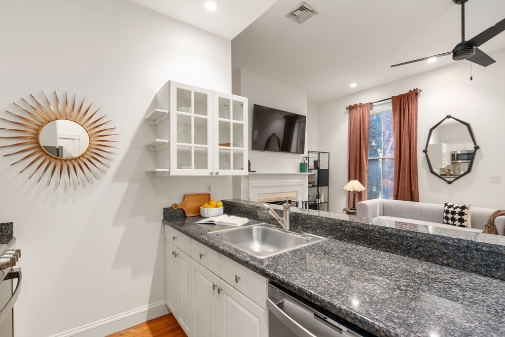 85 Dartmouth St # 2