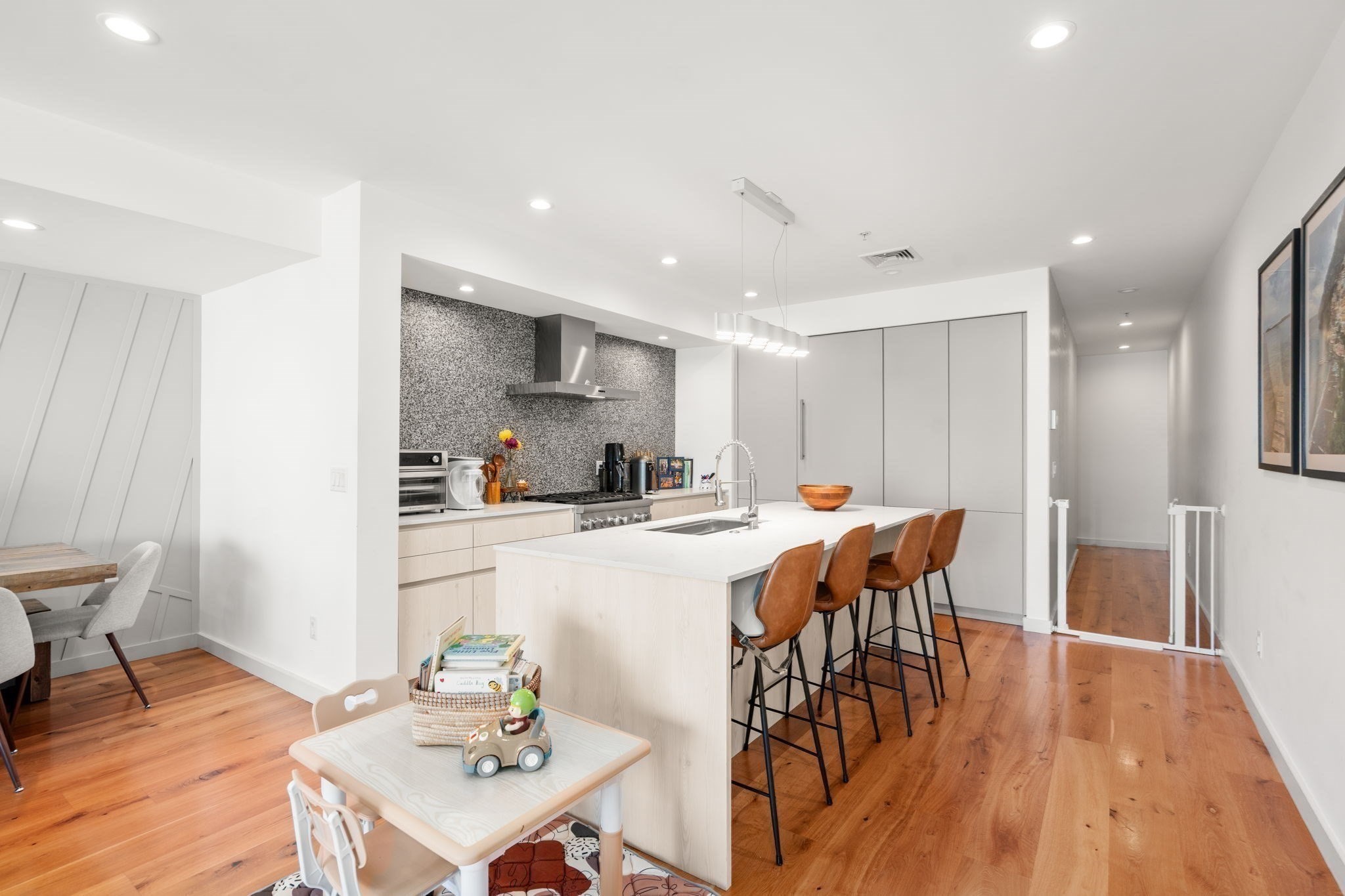 362-364 W Broadway # 5