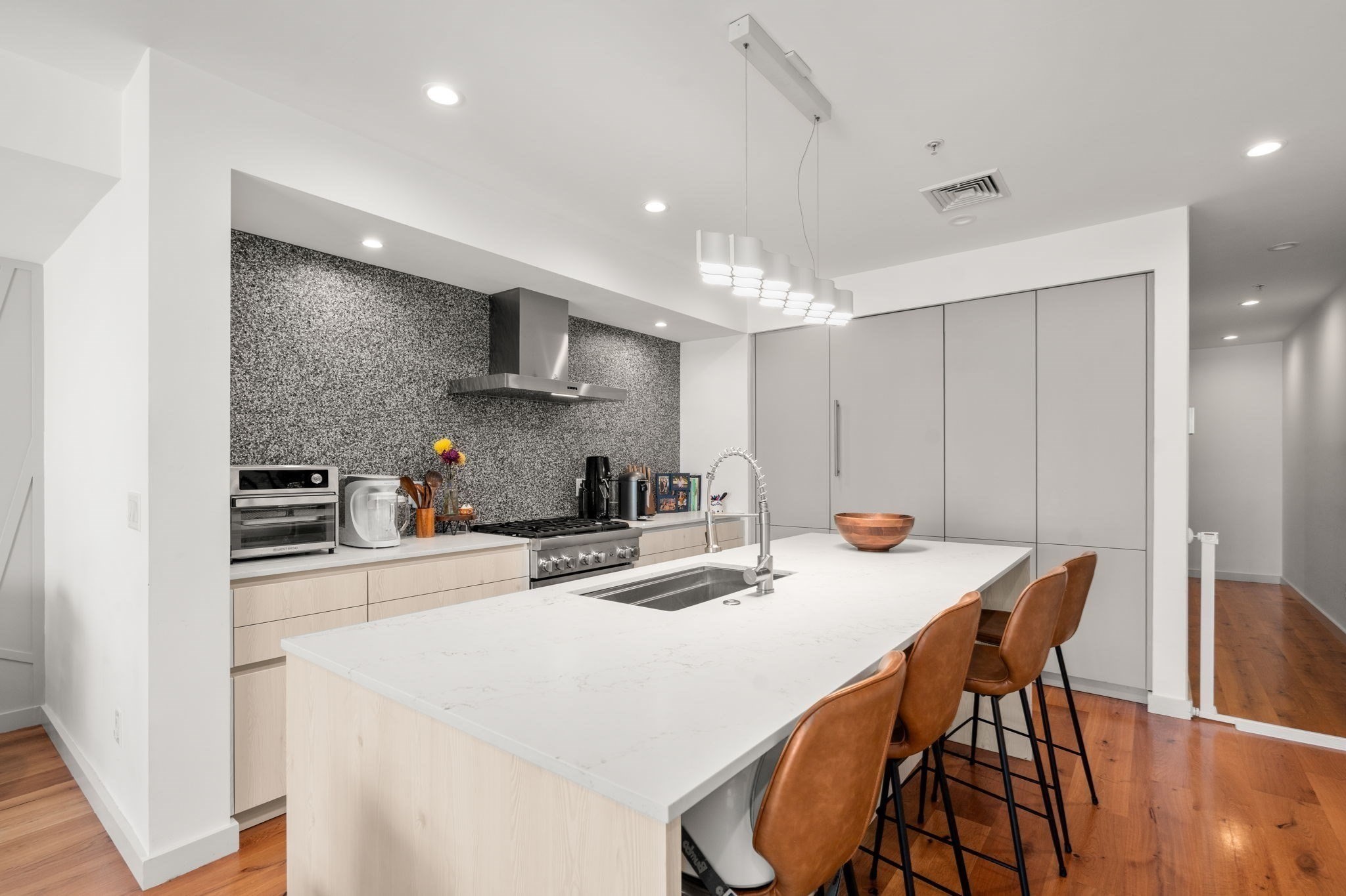 362-364 W Broadway # 5