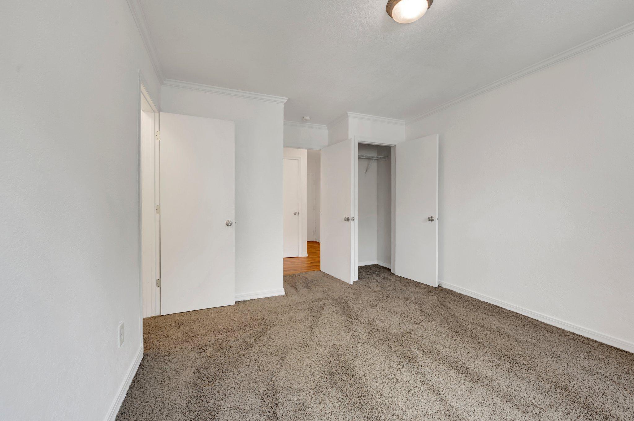 3120 Hennepin Avenue Unit: 207