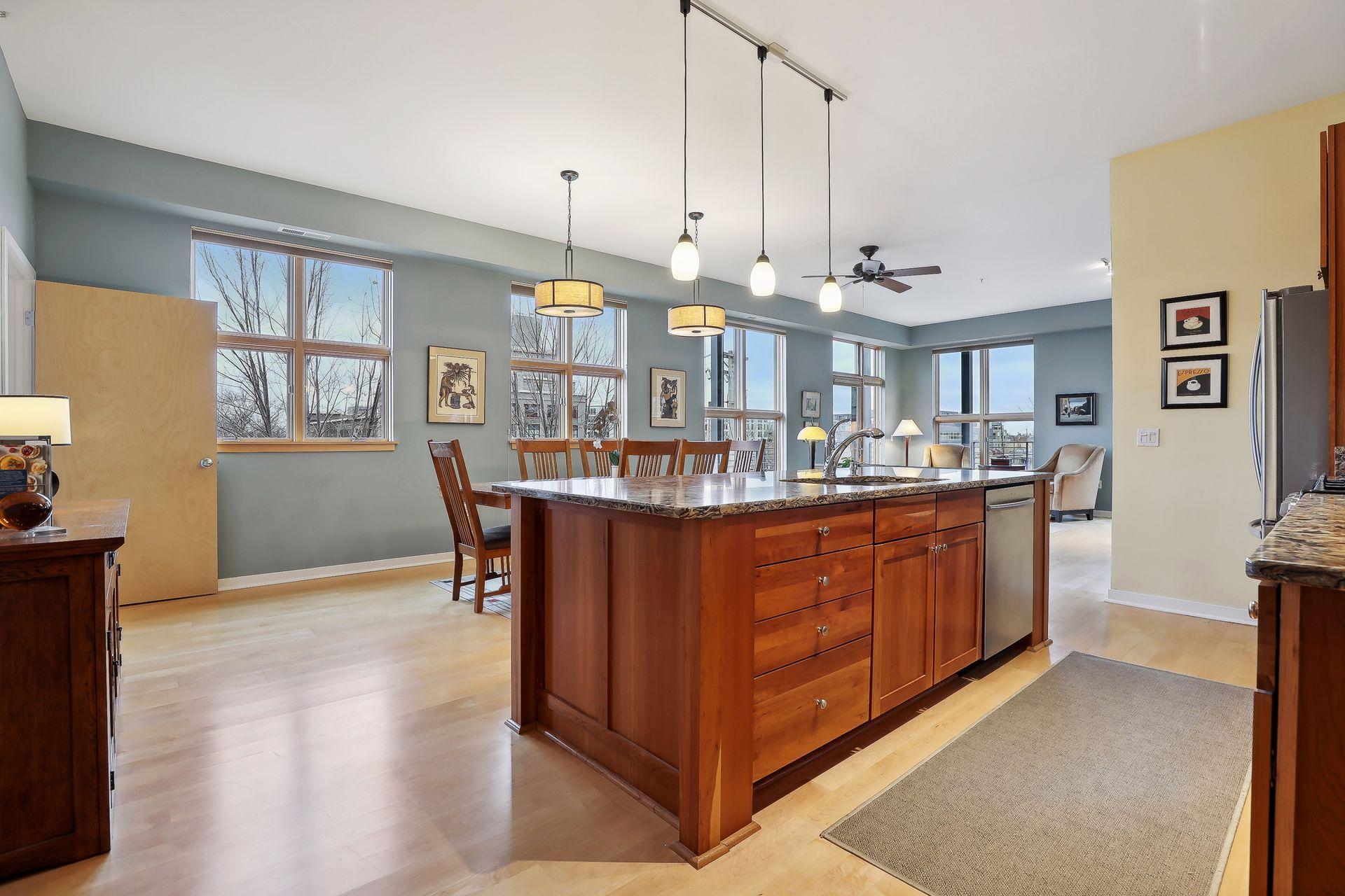 2845 Colfax Avenue S Unit: W304