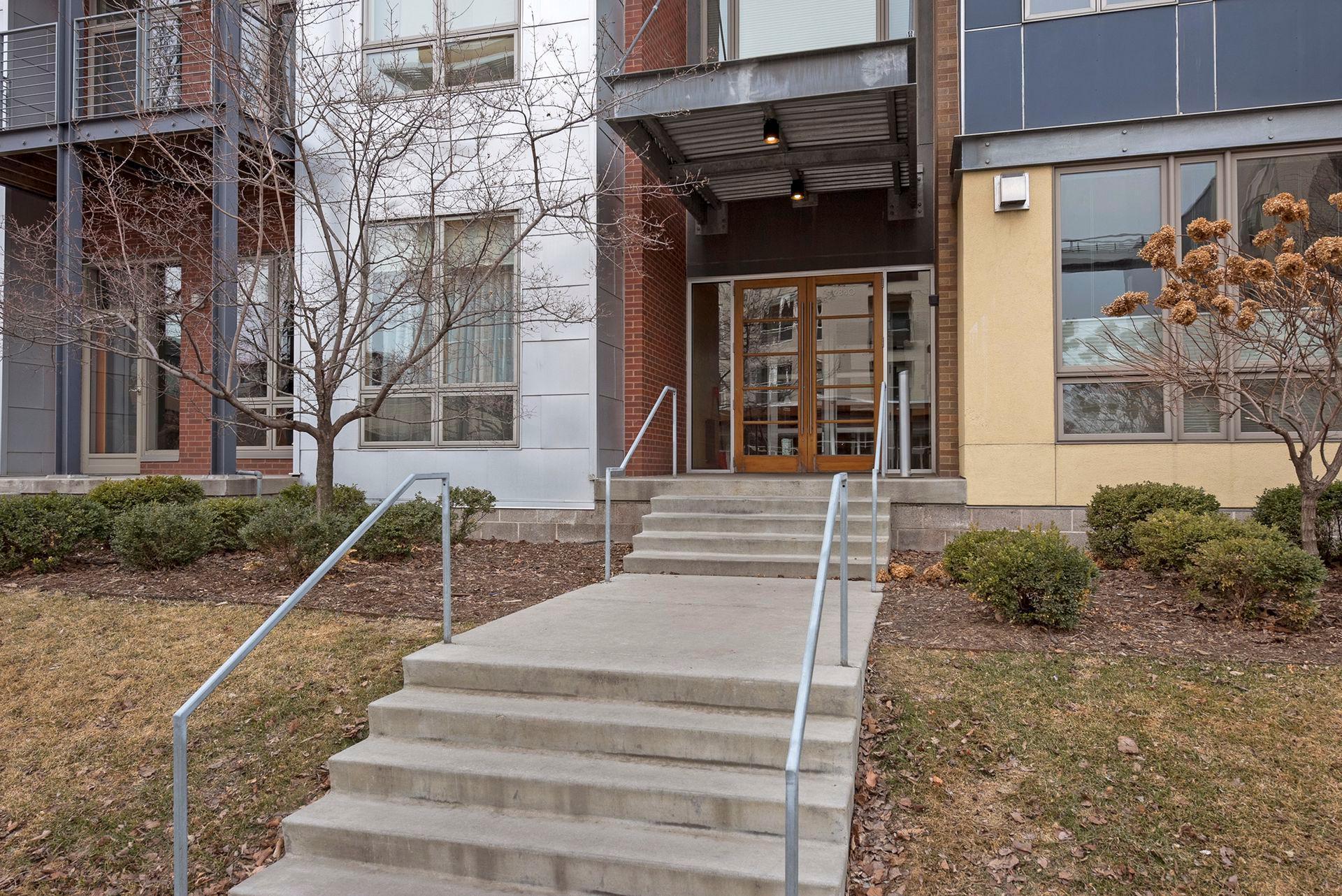 2845 Colfax Avenue S Unit: W304