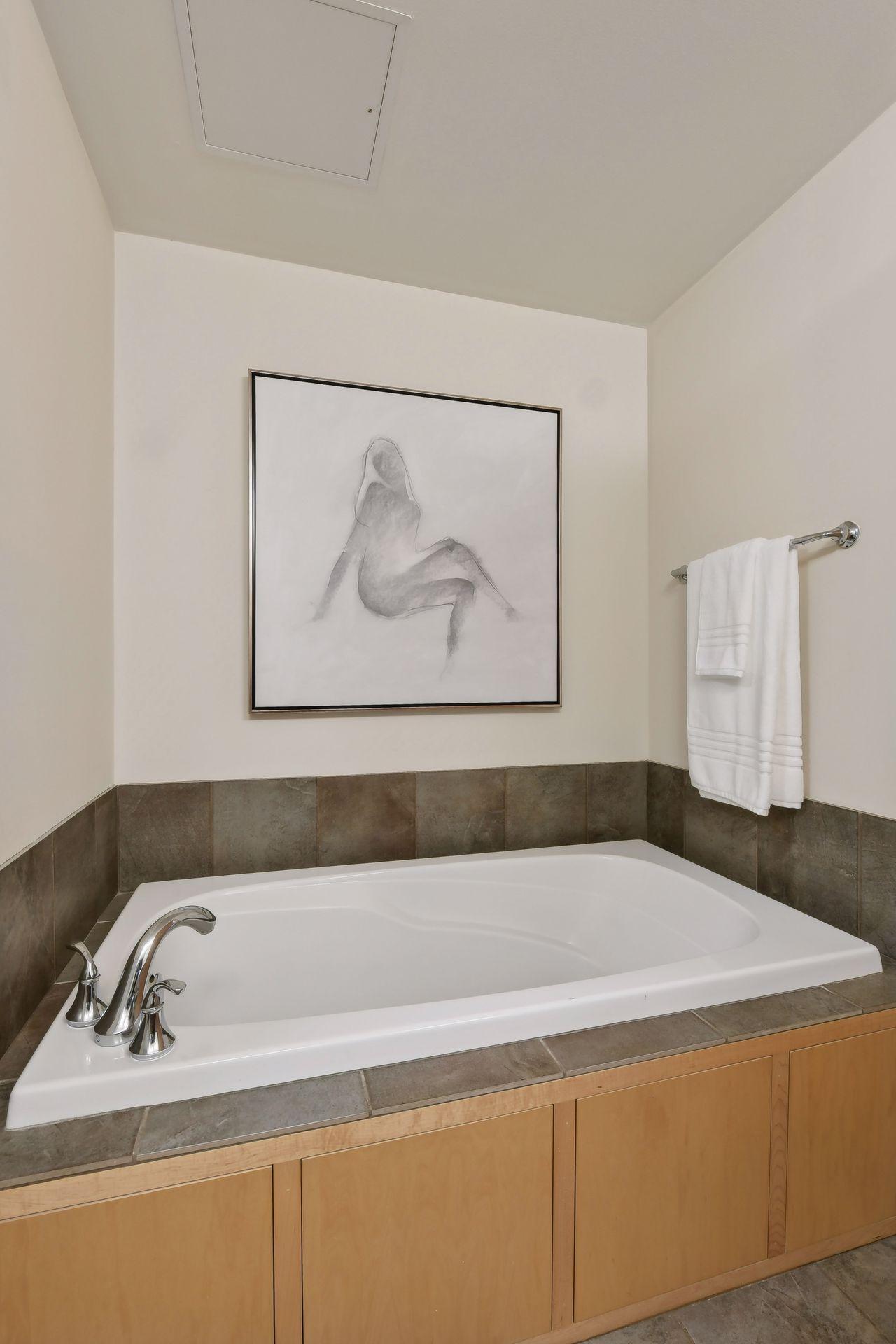 215 10th Avenue S Unit: 310