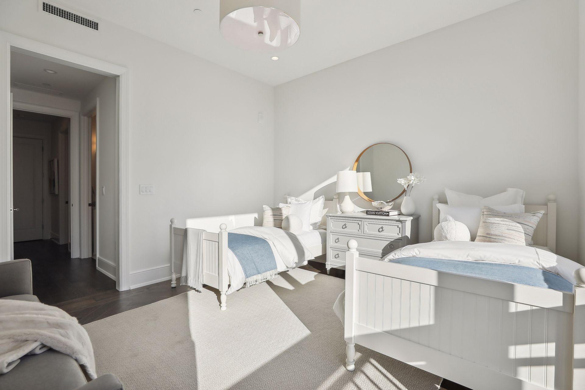 1111 W River Parkway Unit: 12C