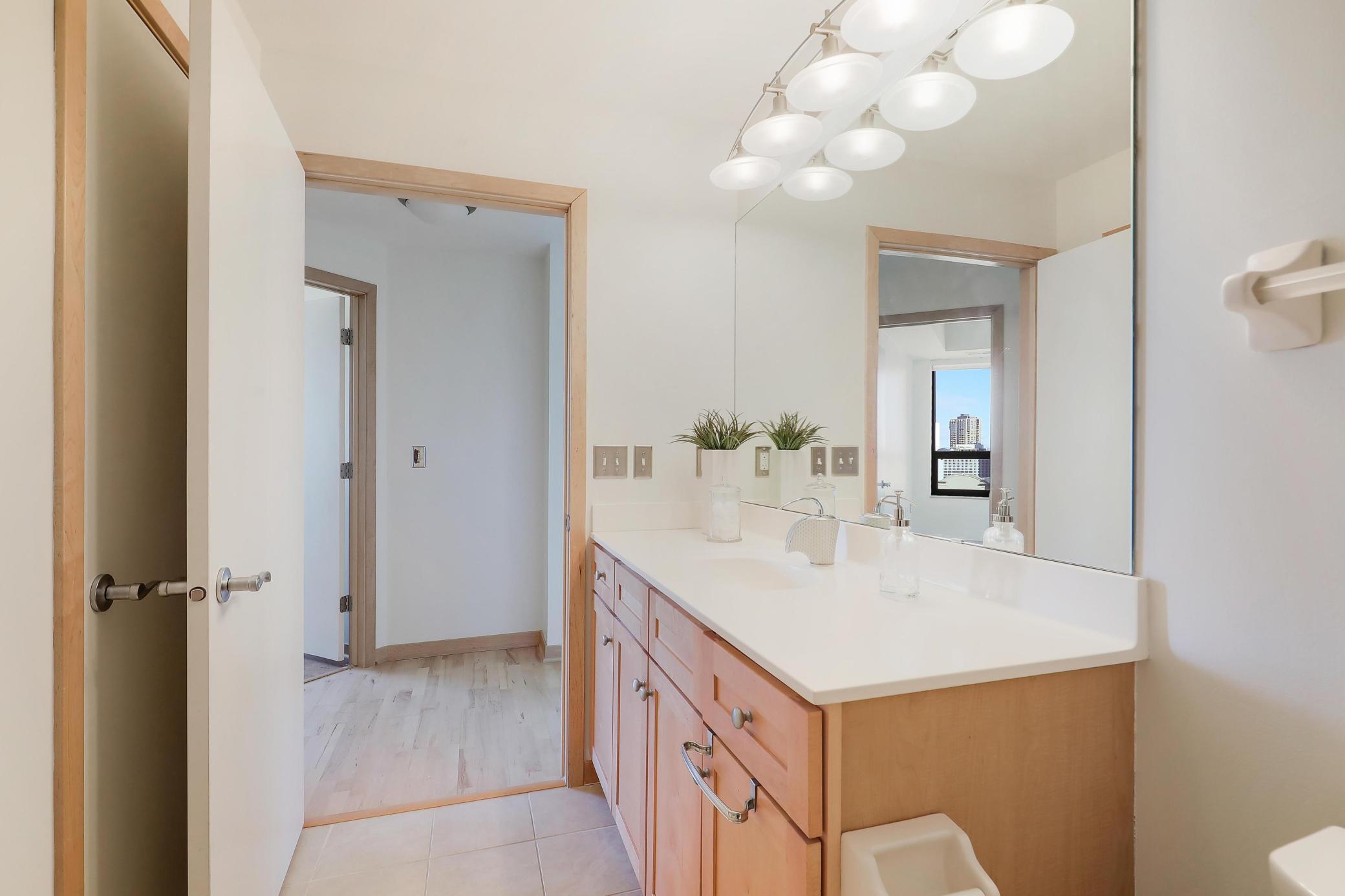 500 E Grant Street Unit: 1302