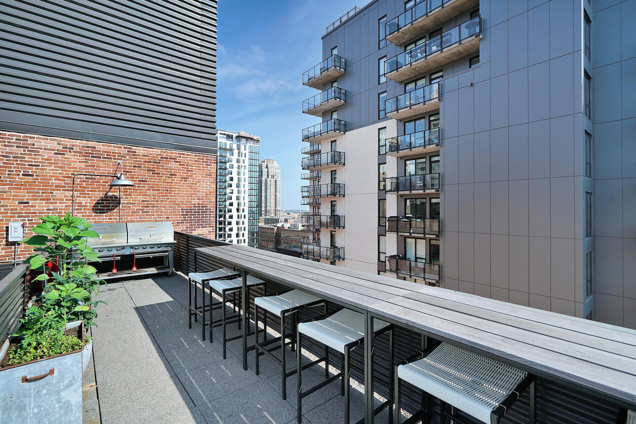 250 Park Avenue Unit: 305