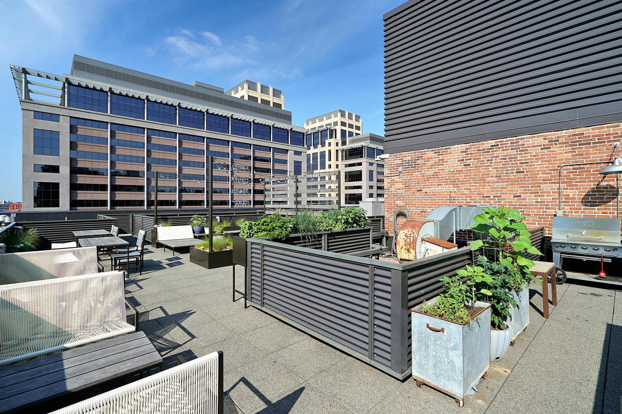 250 Park Avenue Unit: 305