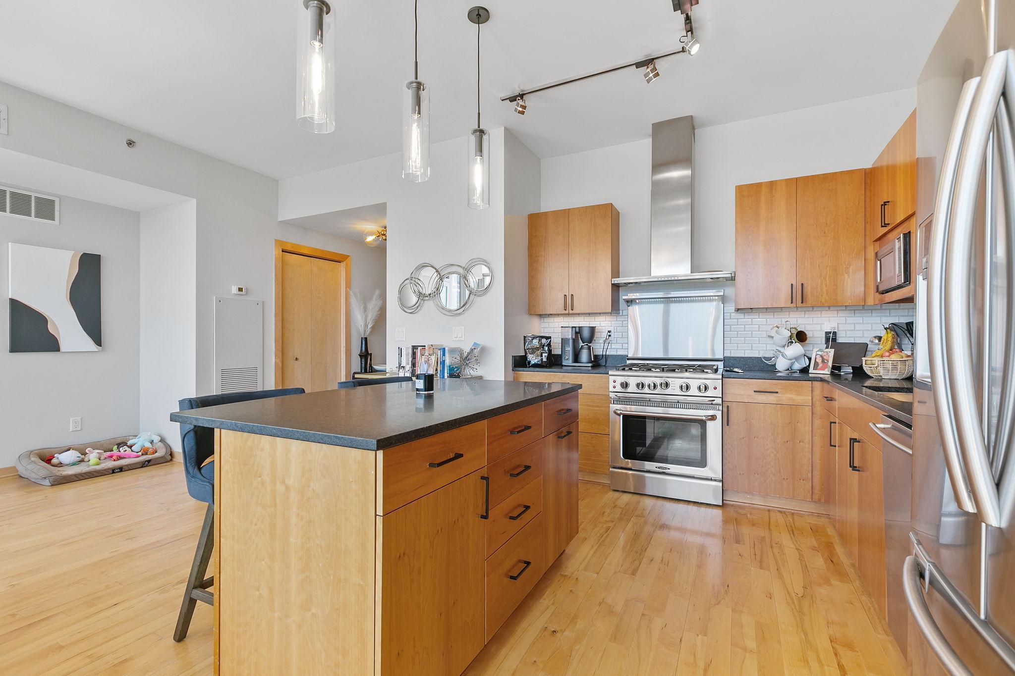 215 10th Avenue S Unit: 525