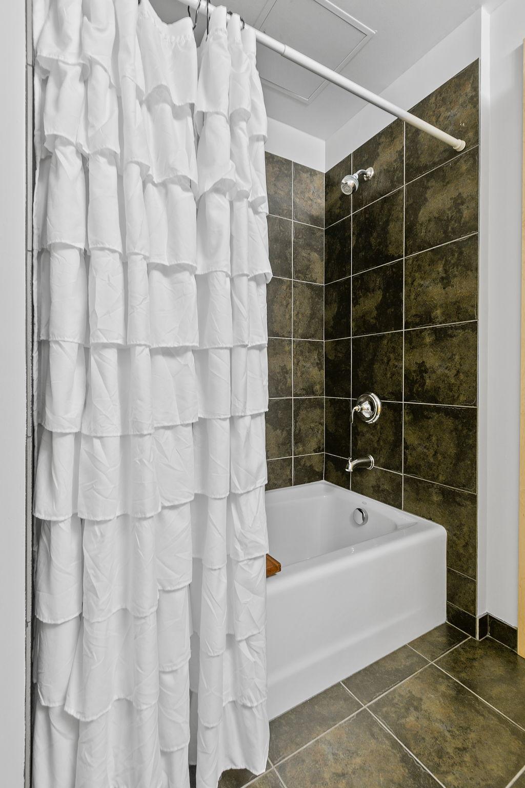 215 10th Avenue S Unit: 525
