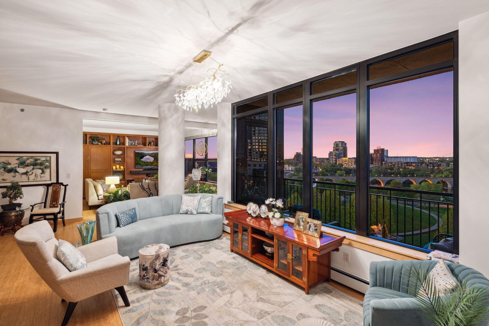 215 10th Avenue S Unit: 812