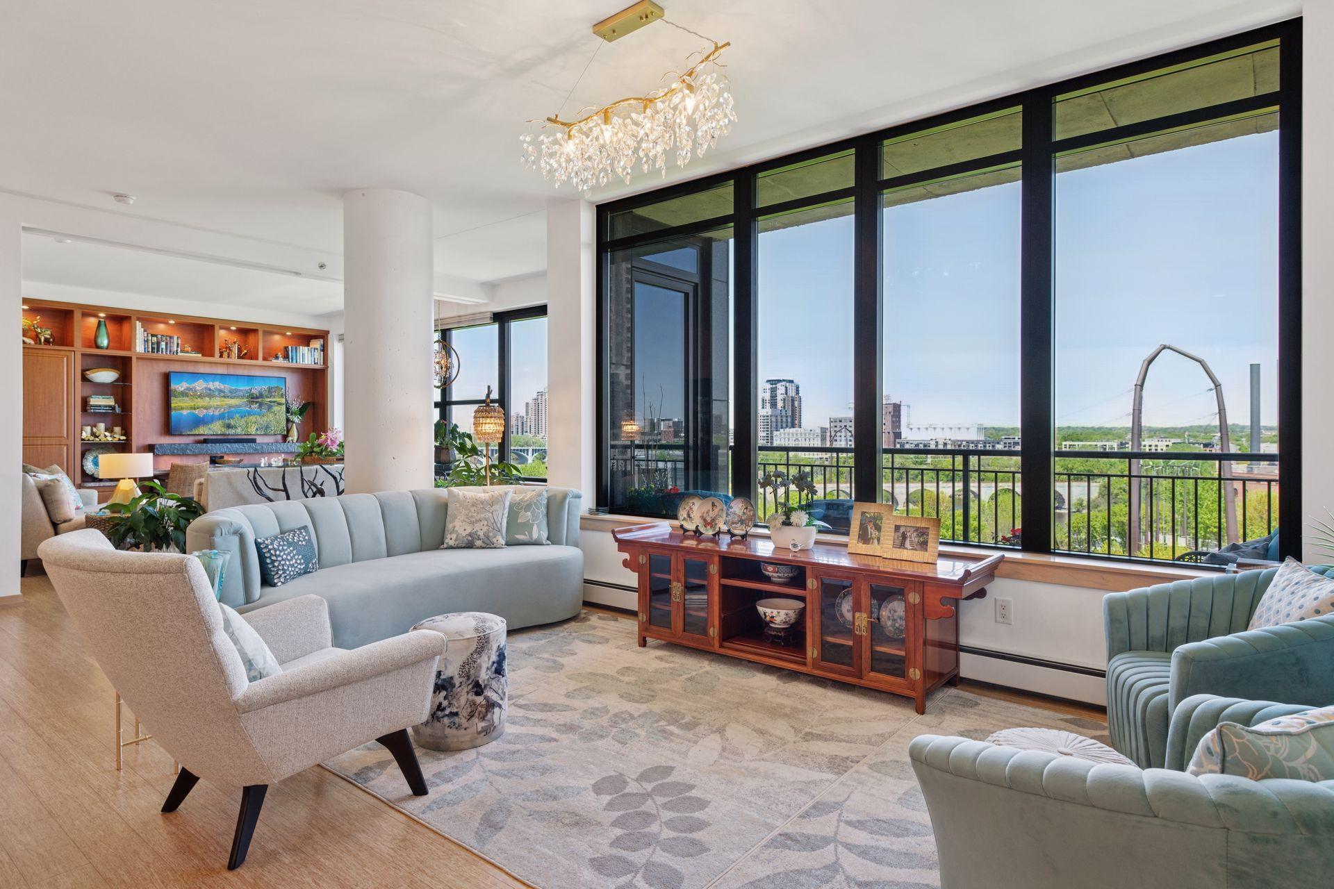 215 10th Avenue S Unit: 812