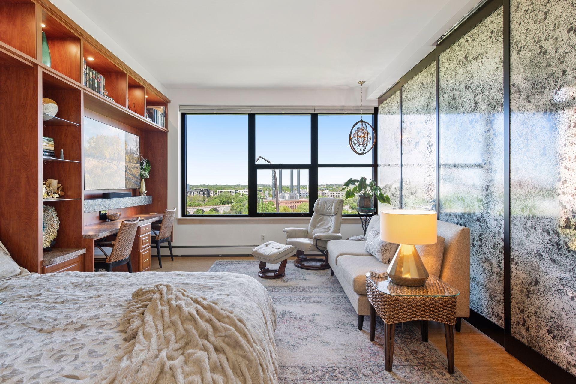 215 10th Avenue S Unit: 812