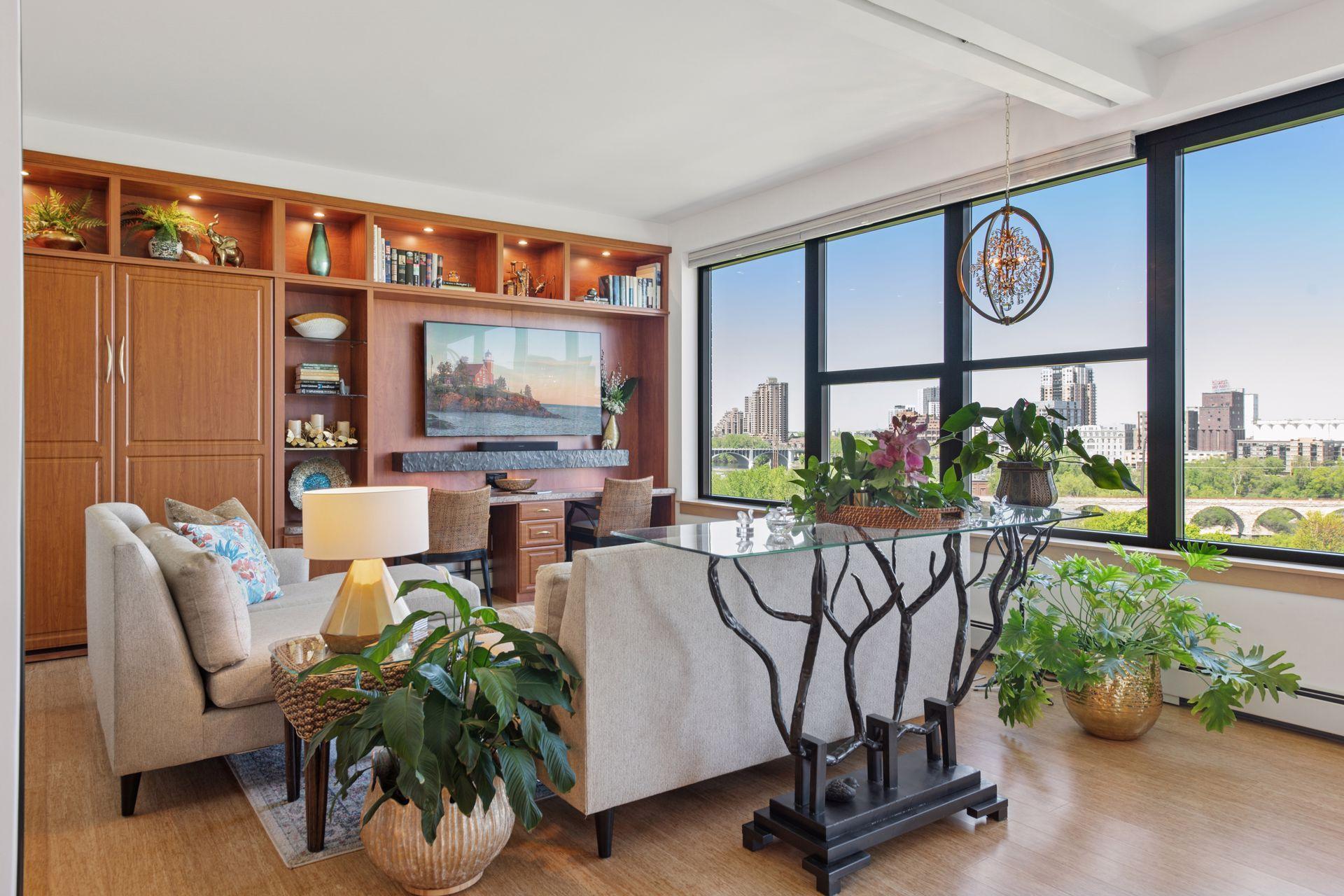 215 10th Avenue S Unit: 812
