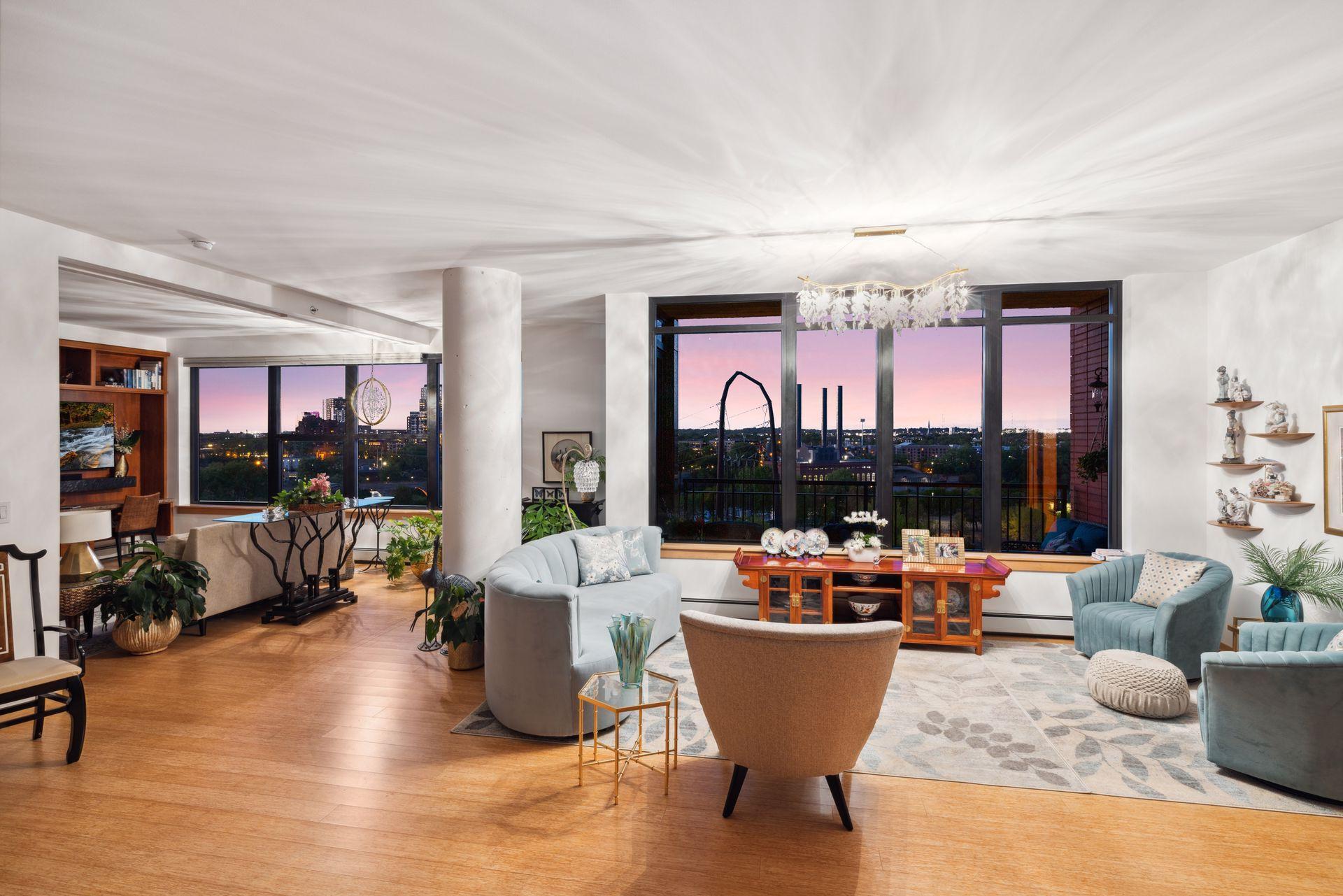 215 10th Avenue S Unit: 812