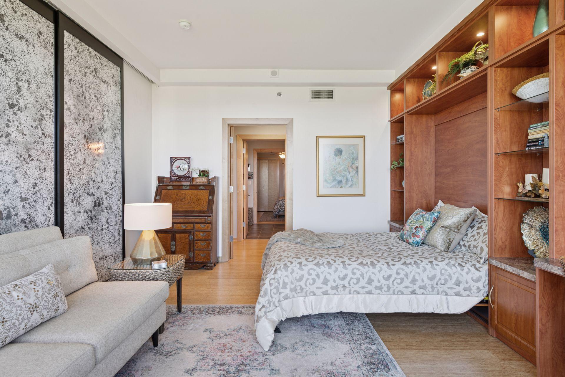 215 10th Avenue S Unit: 812