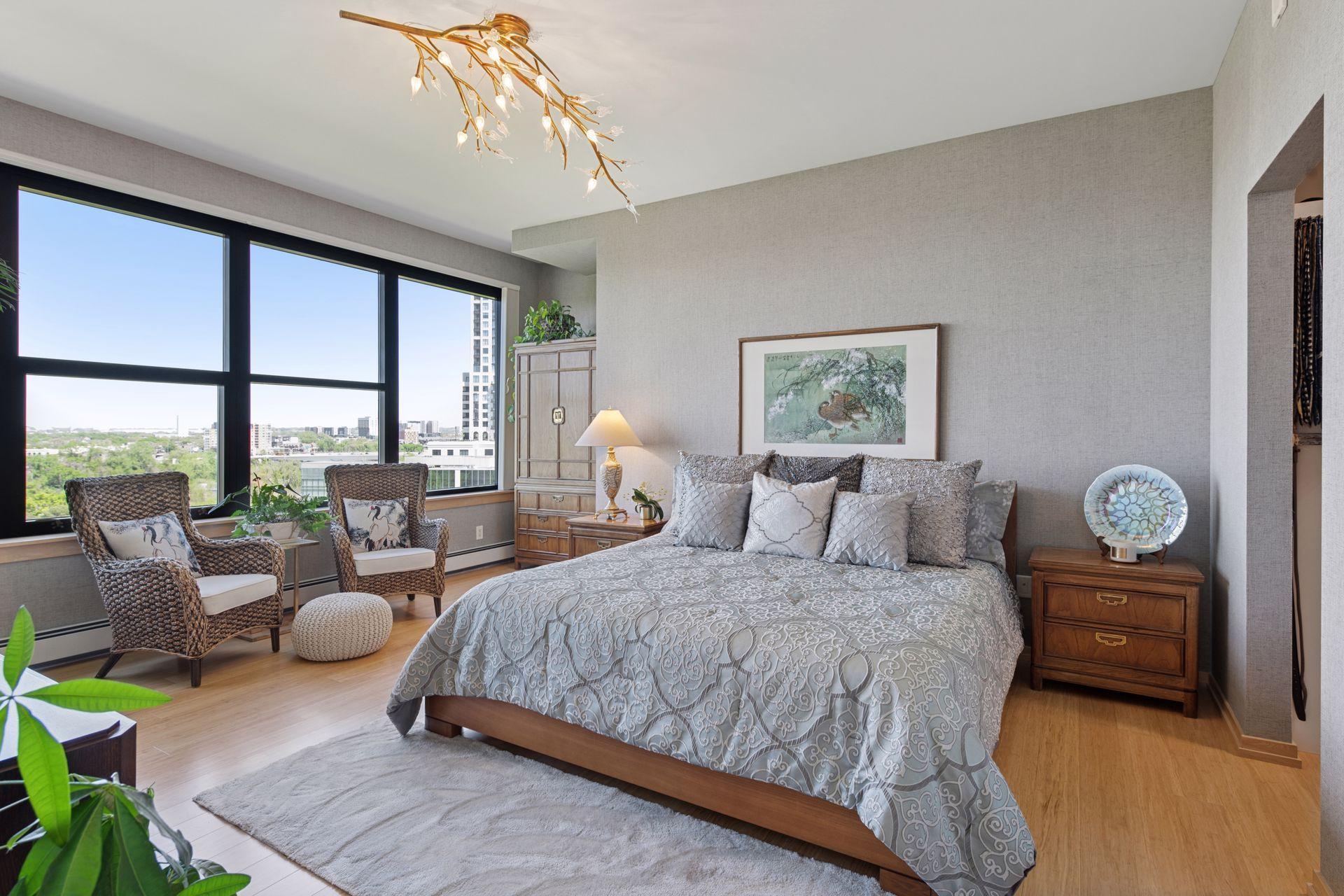 215 10th Avenue S Unit: 812