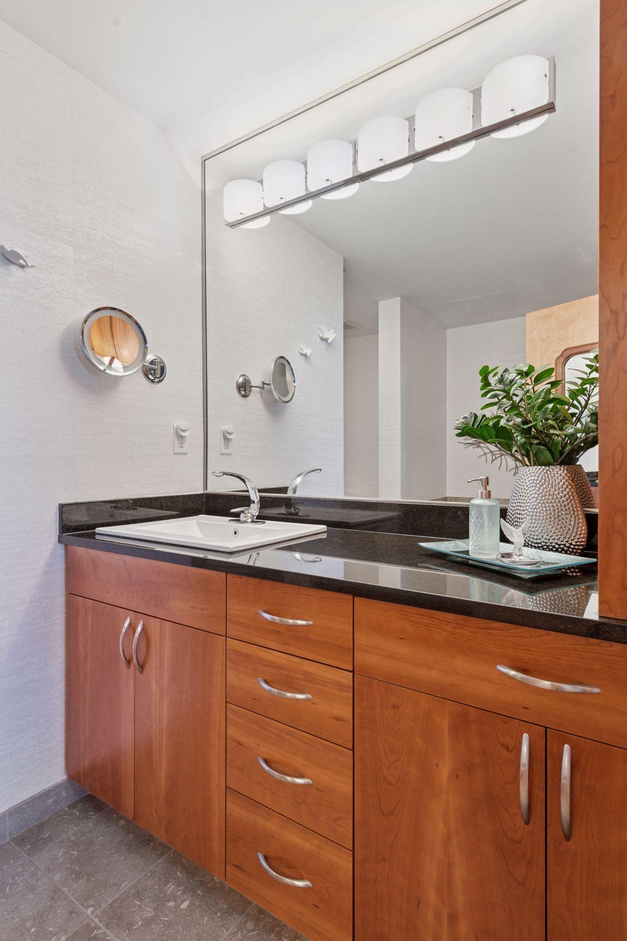 215 10th Avenue S Unit: 812