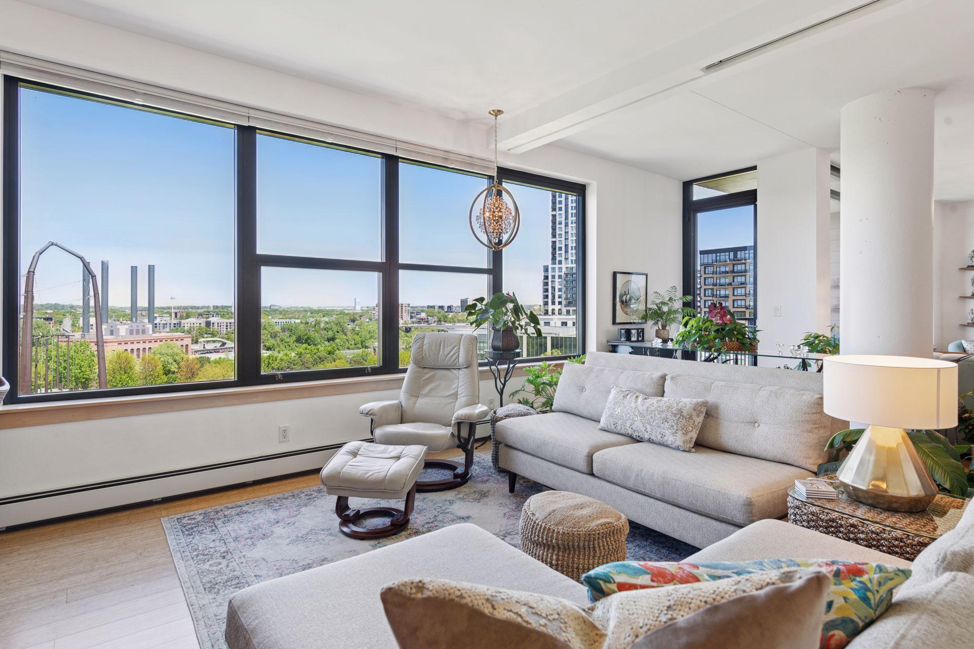 215 10th Avenue S Unit: 812