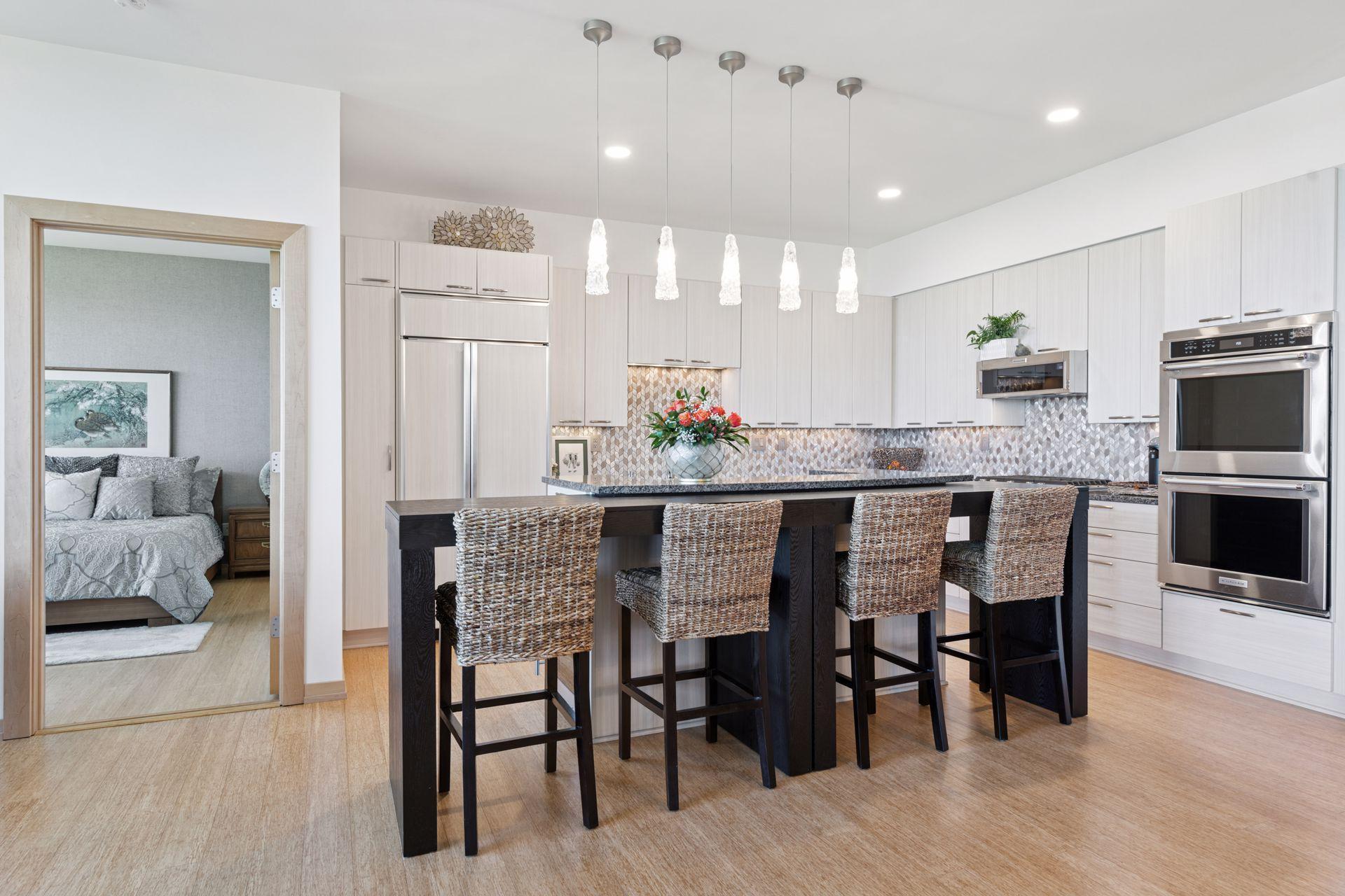 215 10th Avenue S Unit: 812