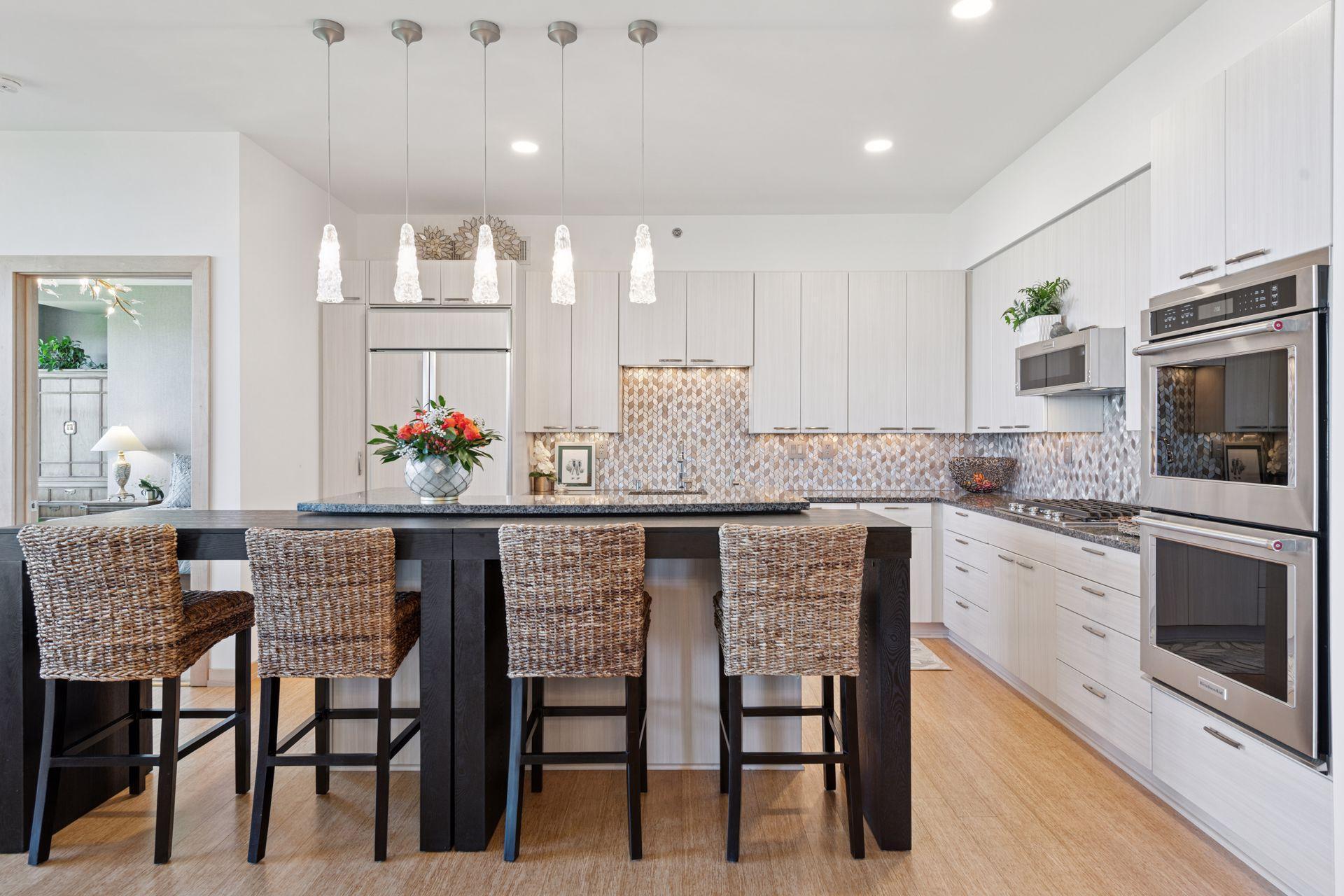 215 10th Avenue S Unit: 812
