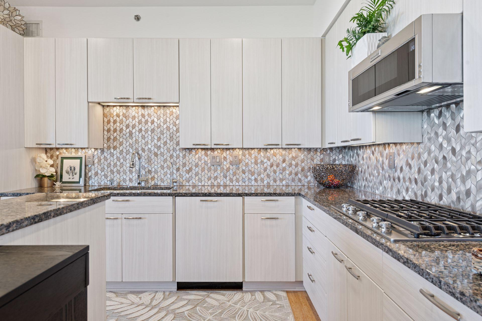 215 10th Avenue S Unit: 812