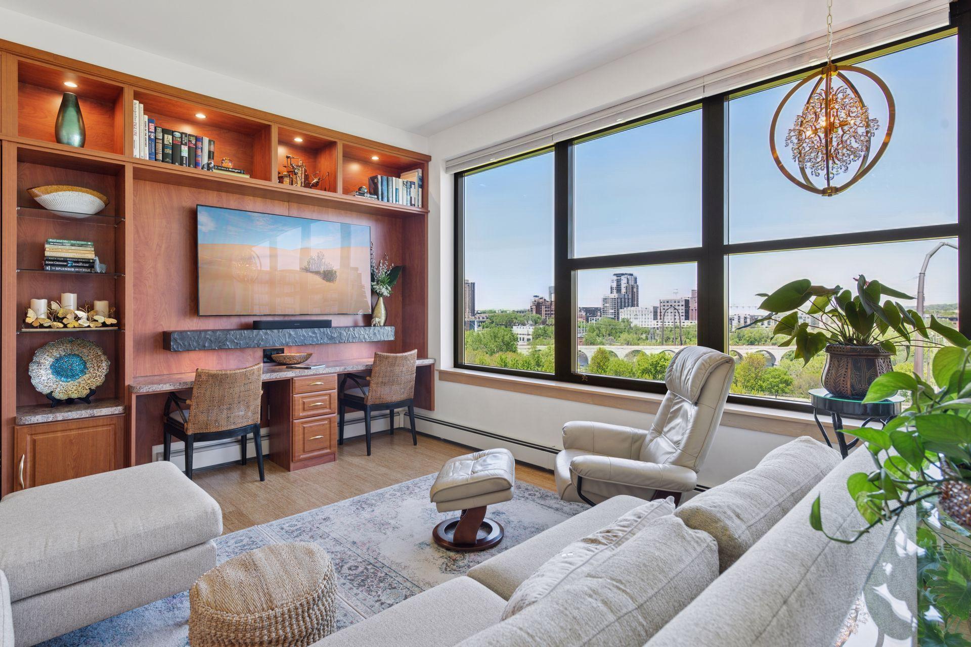 215 10th Avenue S Unit: 812