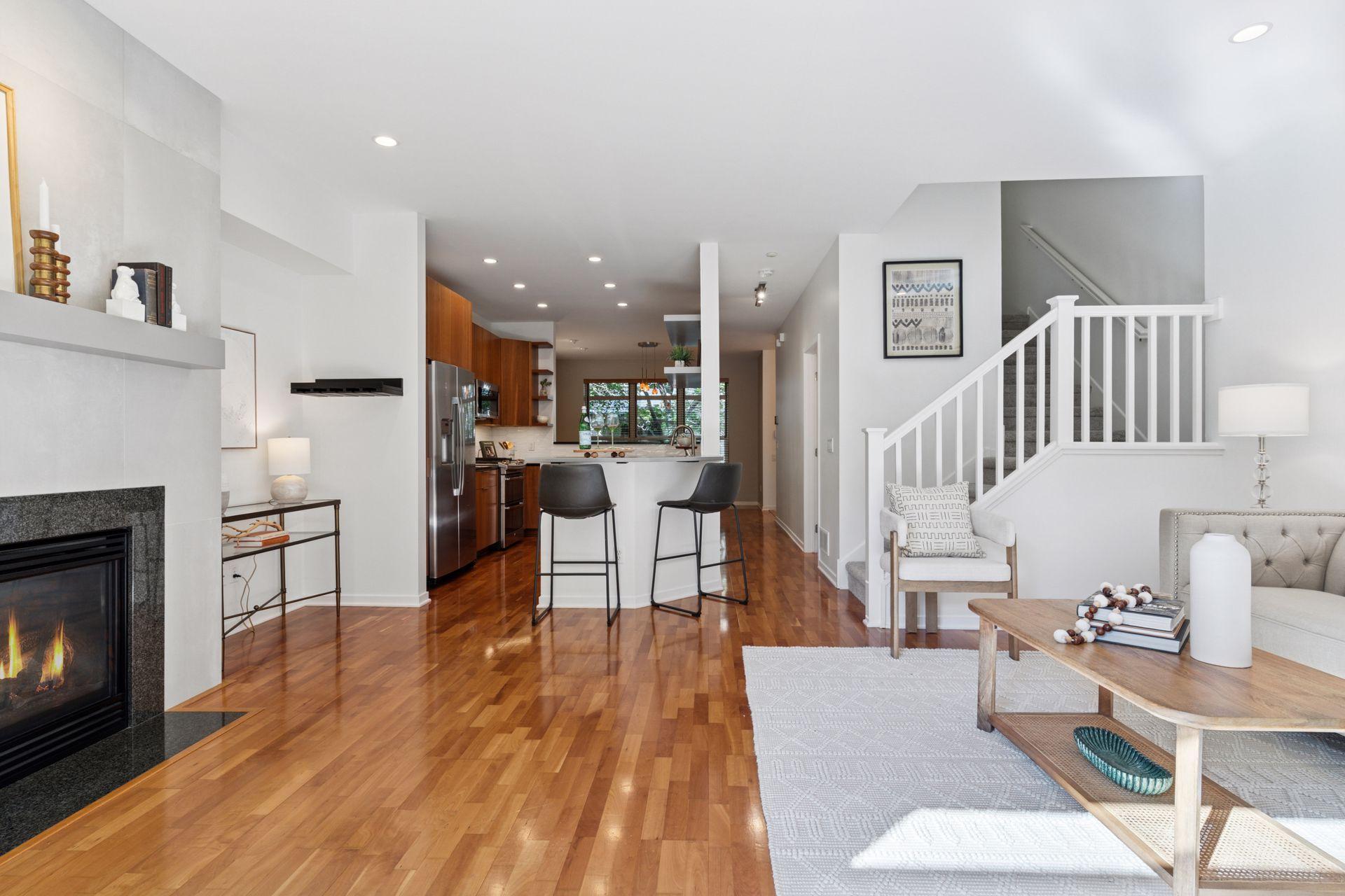 221 1st Avenue NE Unit: 27