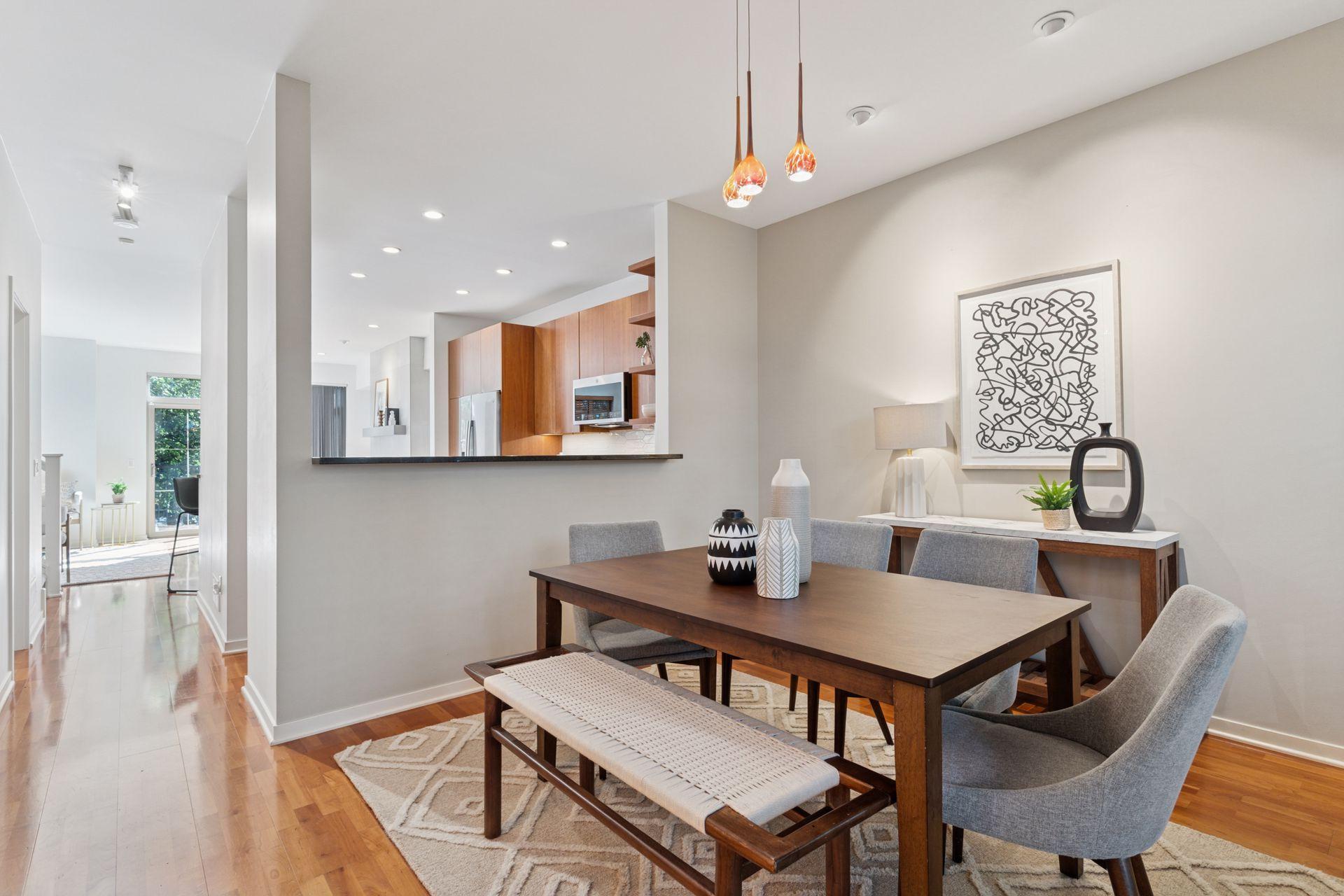 221 1st Avenue NE Unit: 27