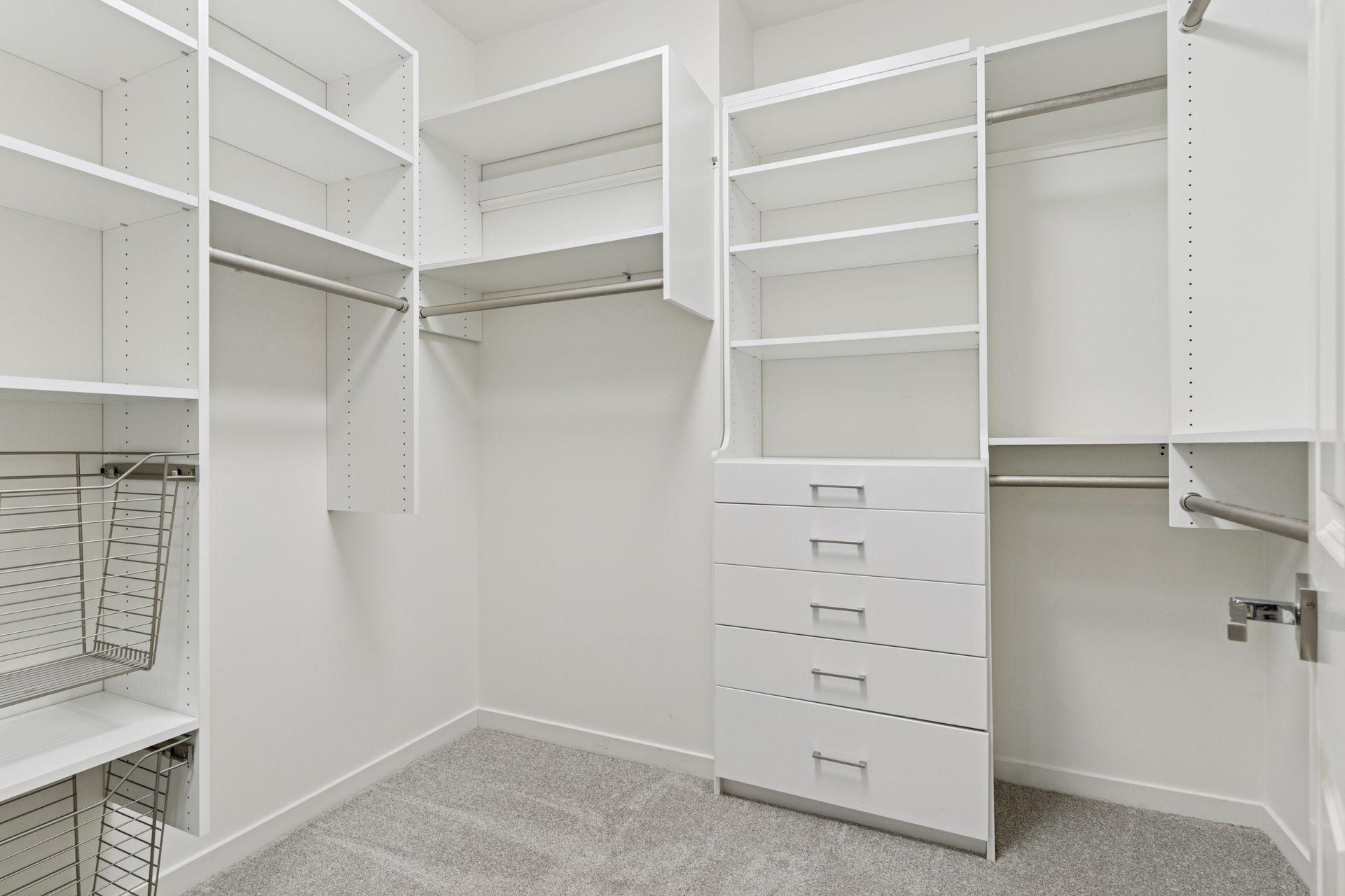 221 1st Avenue NE Unit: 27