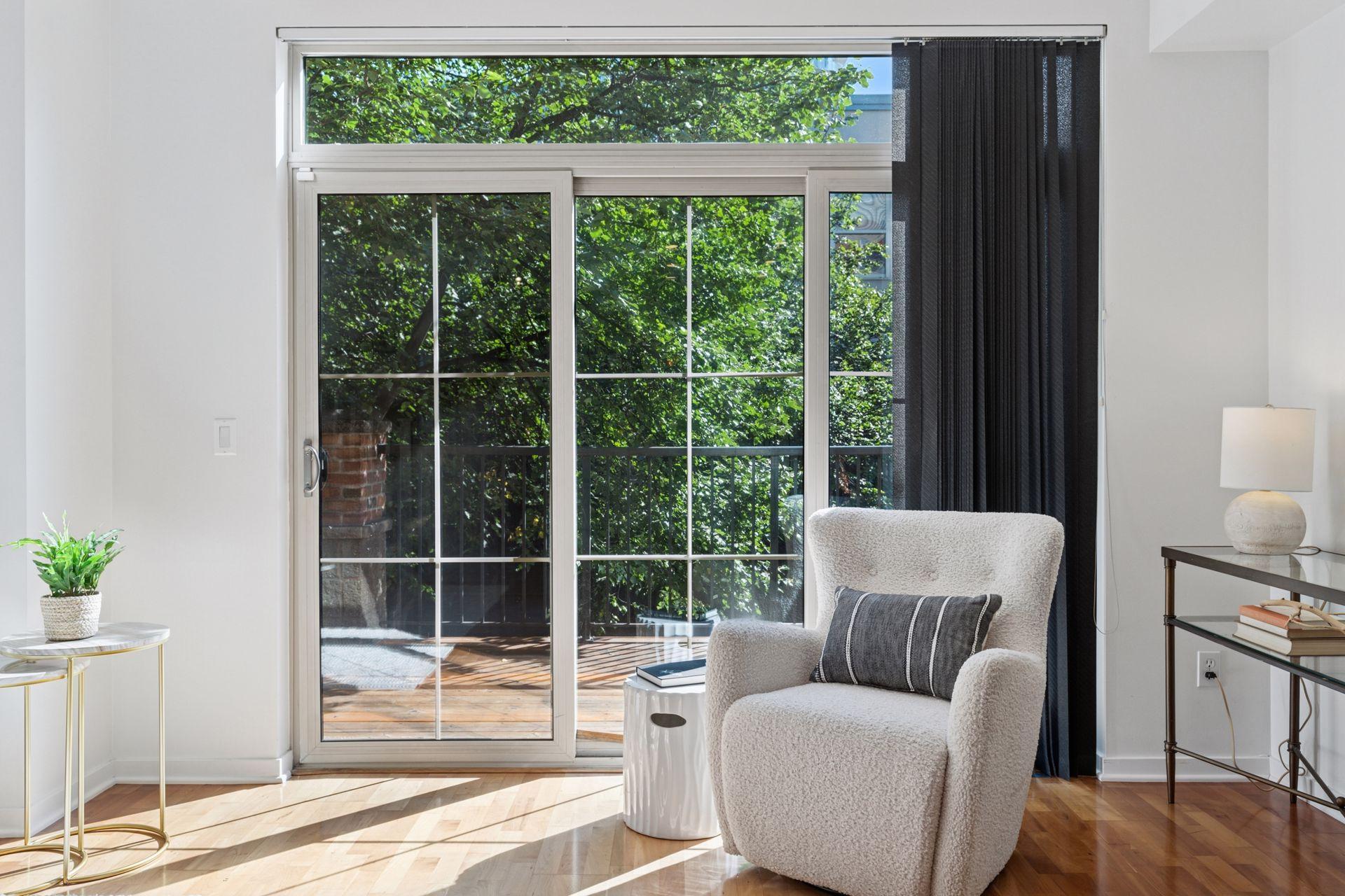 221 1st Avenue NE Unit: 27