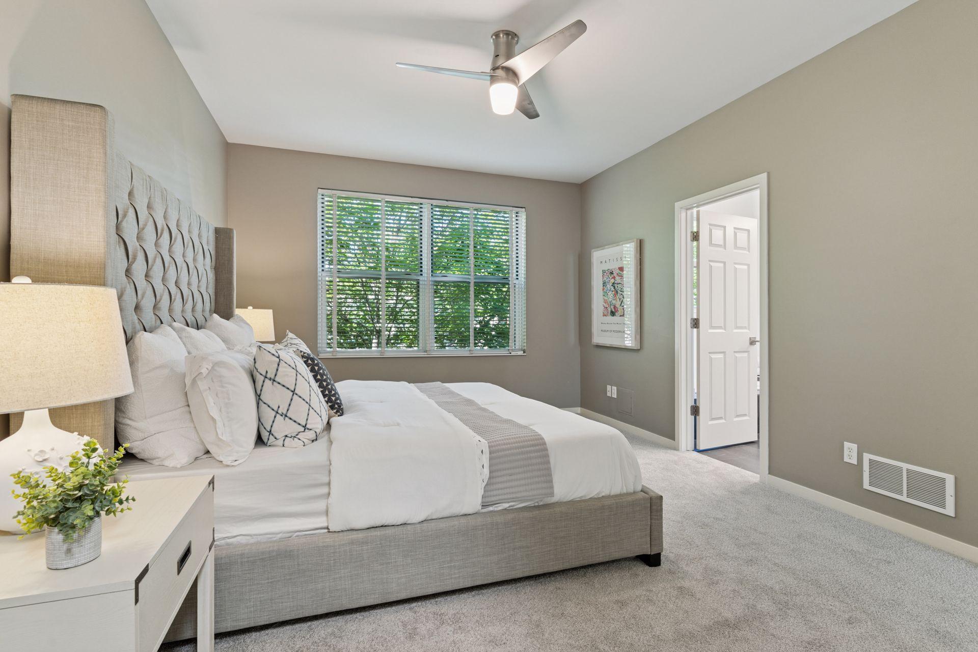 221 1st Avenue NE Unit: 27