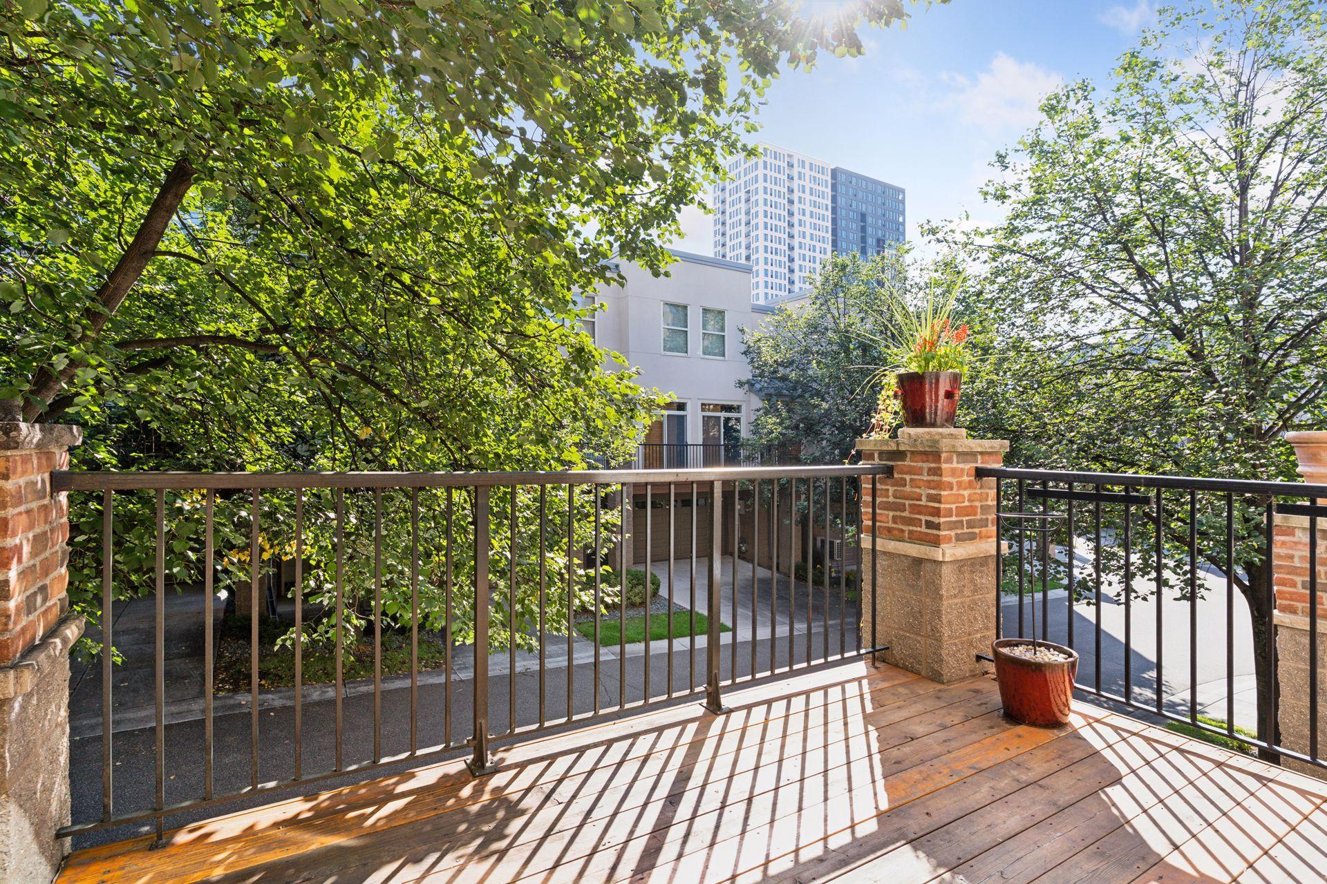 221 1st Avenue NE Unit: 27