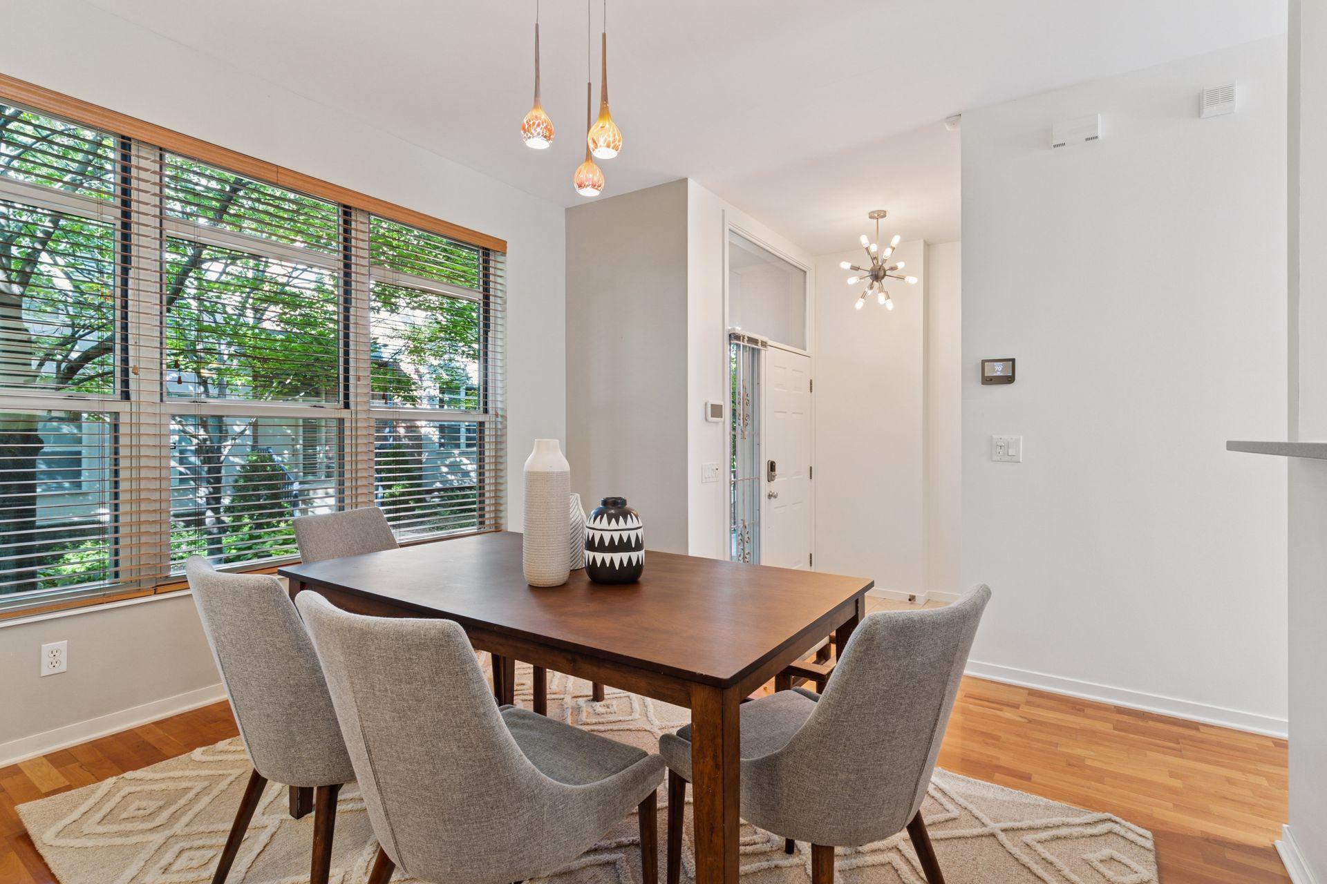 221 1st Avenue NE Unit: 27